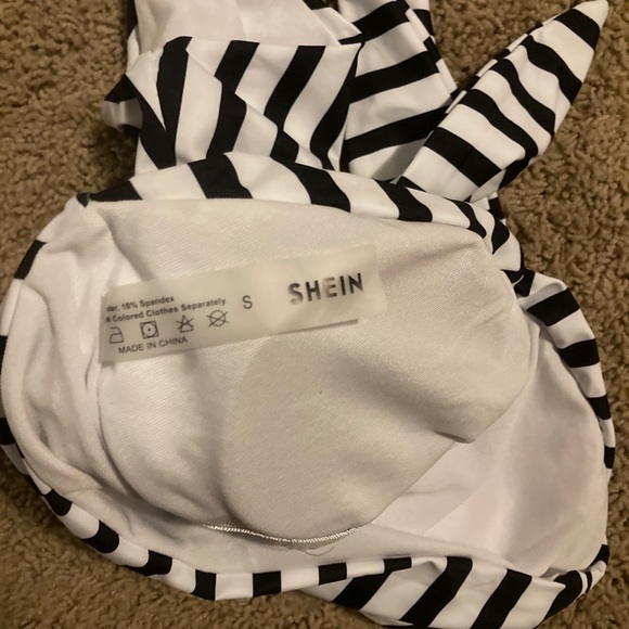Shein on piece bathing suit - Picture 2 of 2